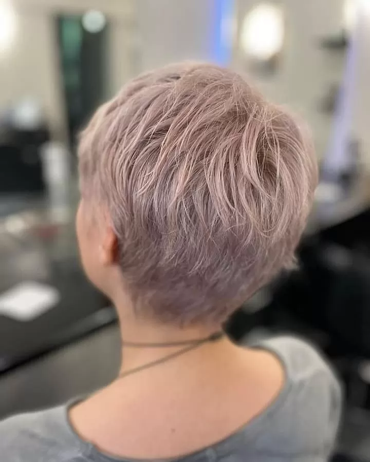 Transformare look tuns și vopsit blond pentru femei la salon Piața Victoriei.